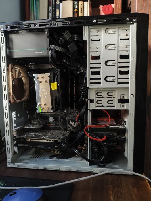 Настолен компютър + 27″ Монитор –Комплект