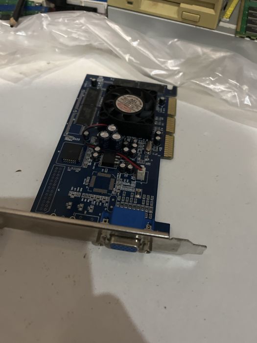 Видеокарта 32mb.