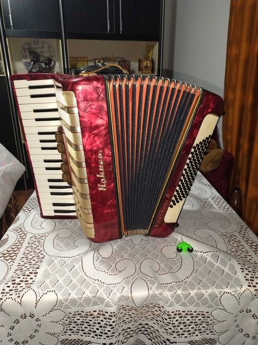 Vând acordeon ca nou