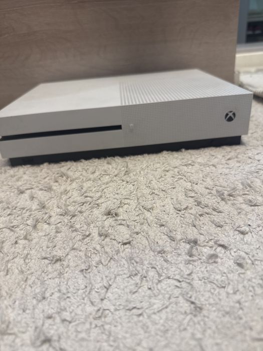 Xbox S series с 2 джостиками