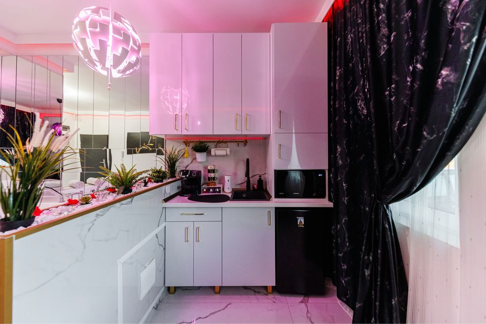 Inchiriez in regim hotelier apartament de LUX cu jacuzzi