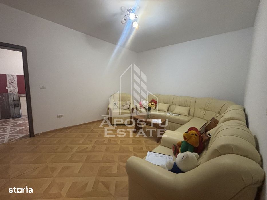Apartament cu 2 camere de vanzare,curte comuna,boxa de 50mp,Timisoara — fotografia 3