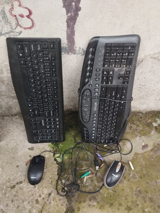 клавиатура 3штук.мышки 3штук.2 безпроводной.1 проводной.мышки тоже так