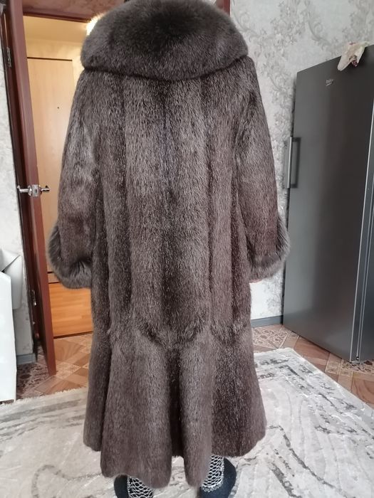Продам шубу из нутрии
