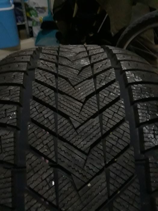 275 35 20 чисто нови не са монтирани