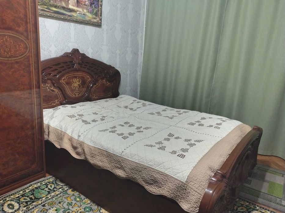 Продам спальный гарнитур