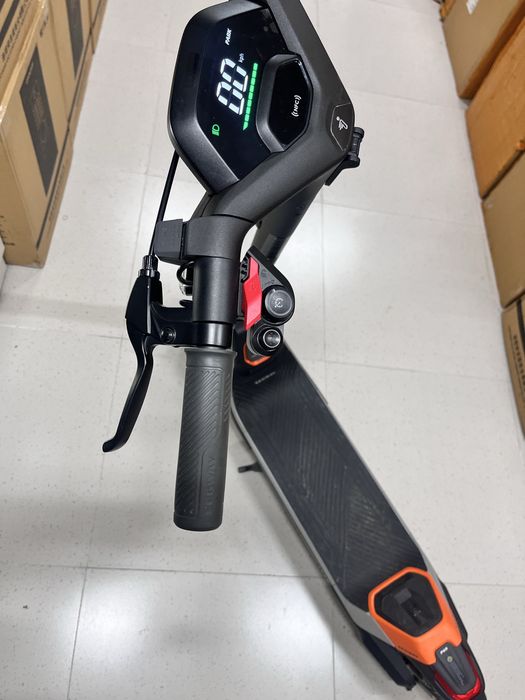 Продам Элеткросамокат ninebot p65