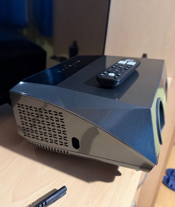 Уникален смарт проектор за домашно кино +  100инча екран с наночастици