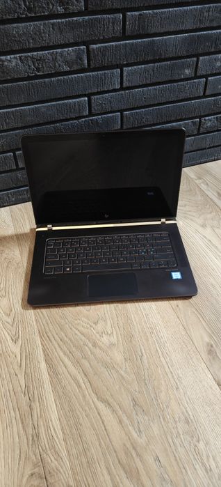 Laptop HP Spectre negru/gold