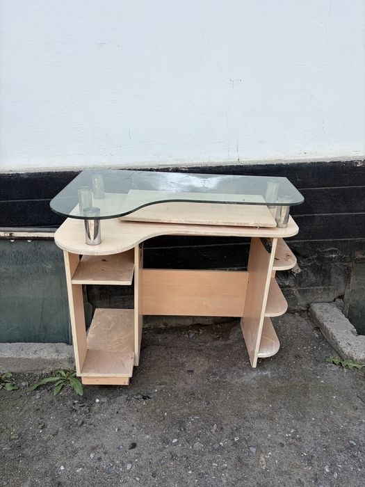 Отдам даром компьютерный столик