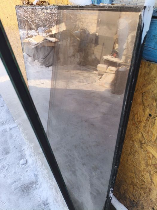 Отдам два стеклопакета.