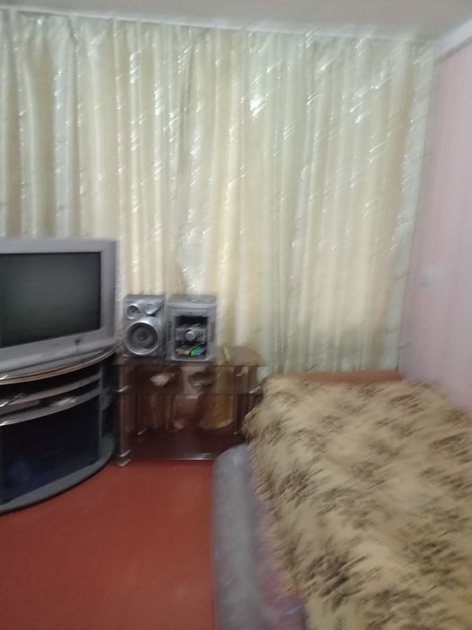 Чирчик шахар Центра : 1 хона квартира сотаман