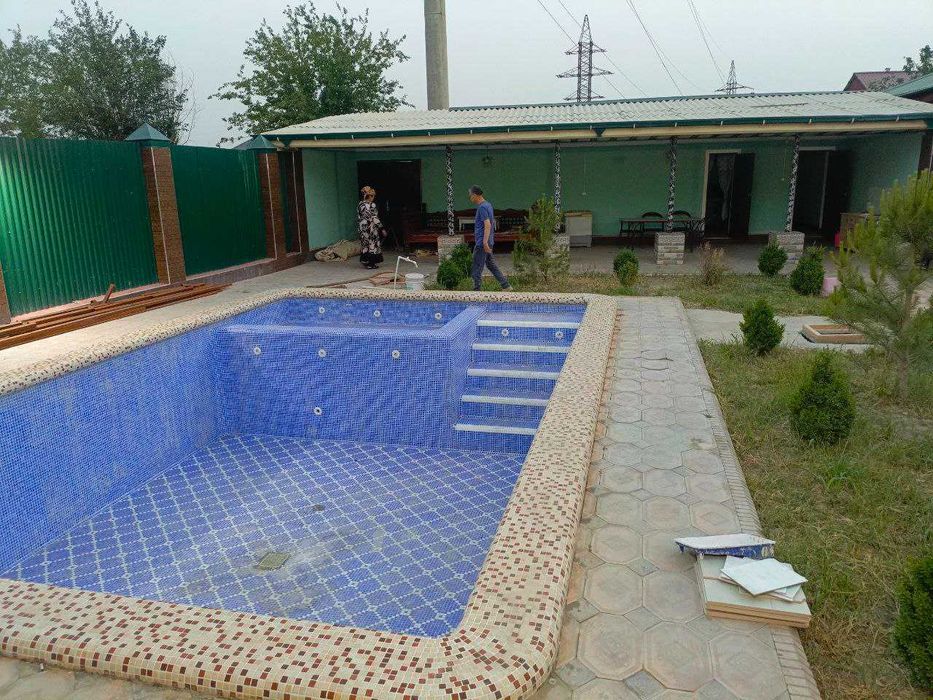 Uy sotiladi ajoyib narxda tayyor uy basseyni xam bor