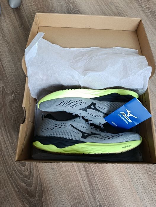 Маратонки Mizuno Wave Revolt 2