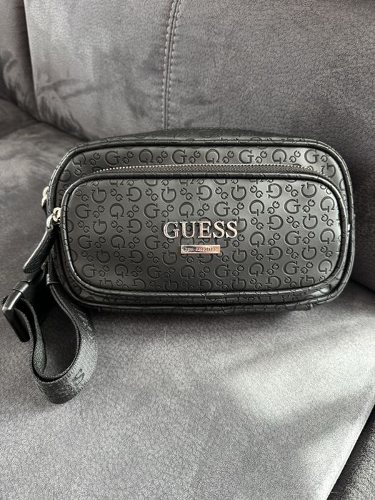 Чанта Guess в черно
