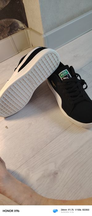 Кроссовки спортивные