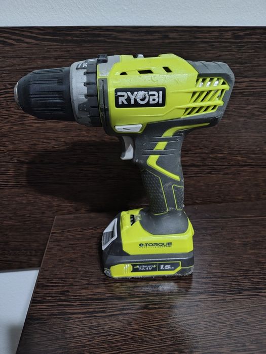 Vând bormasina ryobi