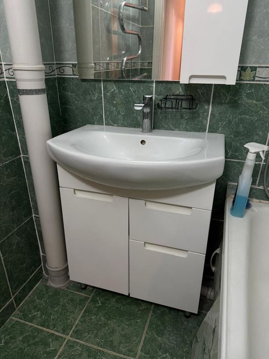 Продам раковину с зеркалом