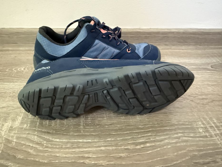 2 perechi Adidași drumeție