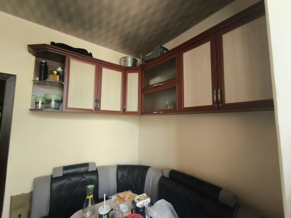 Продаю уголок стол стенку кухонную гарнитуру и т.д.
