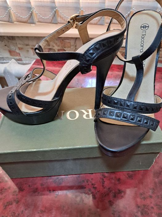 Туфли на высоком каблуке