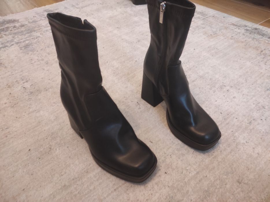 Ghete cu toc Pull&Bear, pantofi/ botine marimea 36