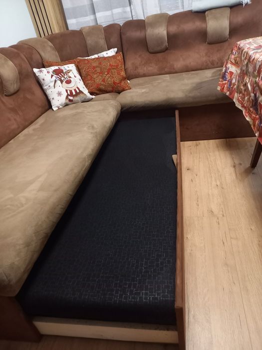 Продавам разтегателен ъглов диван удобен за хол или всекидневна.