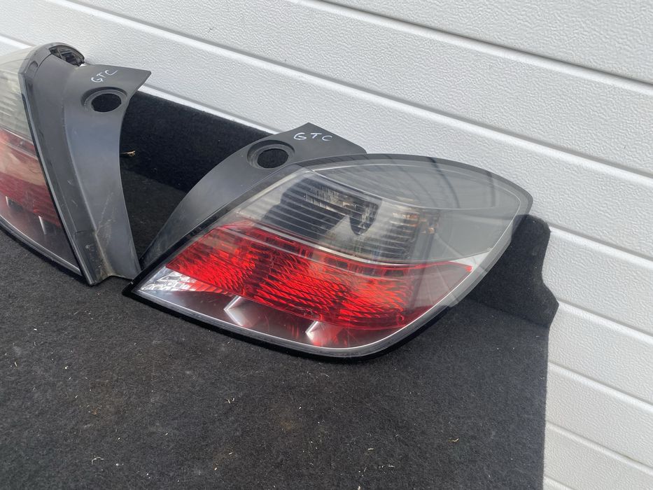 Stop stanga stop dreapta stopuri lampi triple Opel Astra H GTC