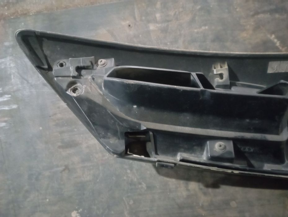 Решетка радиатора Мазда 3