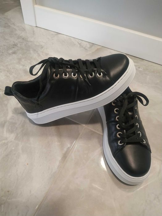 Дизайнерски дамски кецове Nine West. Намалена цена само 79.00 лв.