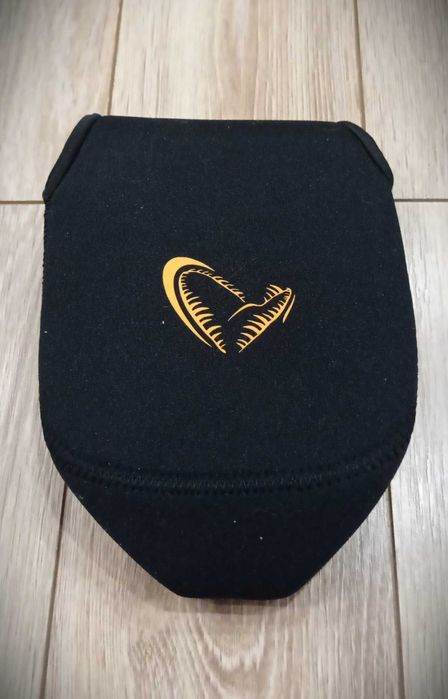 Калъф за макара Savage Gear Neoprene Reel Cover, L