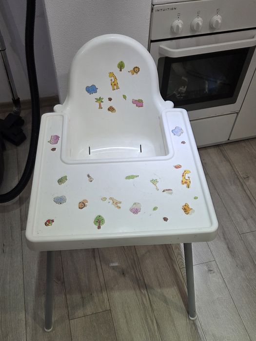 Scaun de copil cu masă proprie