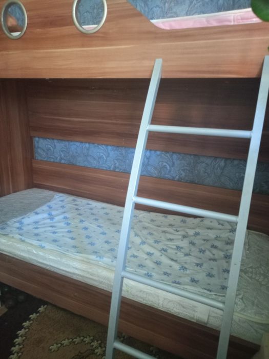 Двухъярусная кровать.