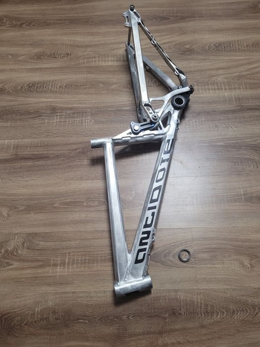 Vand Cadru Lifeline Antidote 2010