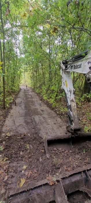 Inchiriez Miniexcavatoare  IASI-miniexcavator de inchiria- excavator-Incărcător frontal Bobcat 2.5  tone în Iași