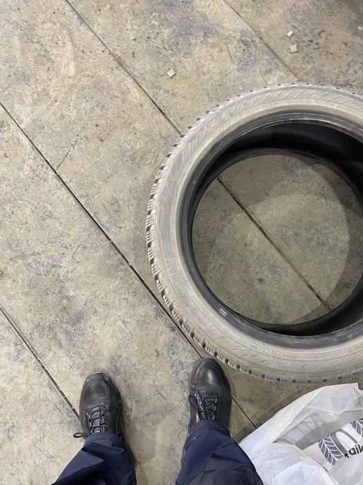 Продам зимние шипованные шины