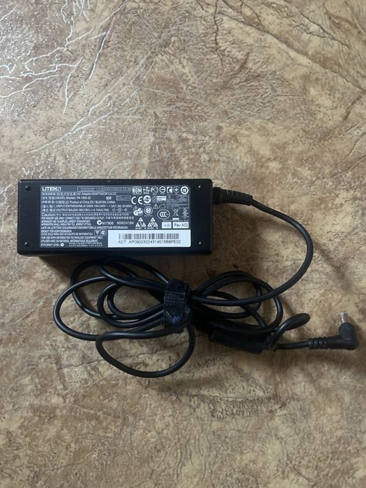Зарядник для ноутбука