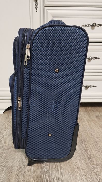 Продам чемодан размер s