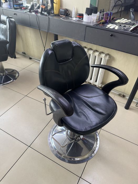 Продается кресло для парикмахера
