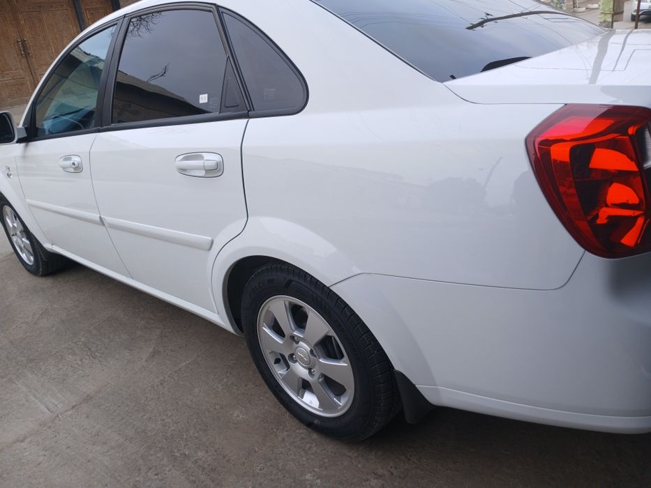 Gentra avtomat sotiladi