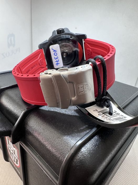 luminox Master Carbon SEAL Automatic 45 mm Military Dive *Burning Red*