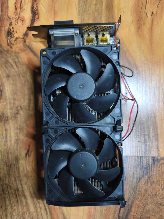 Проверена с OCCT, перфектна Gigabyte RX 570 4GB сменени вентилатори