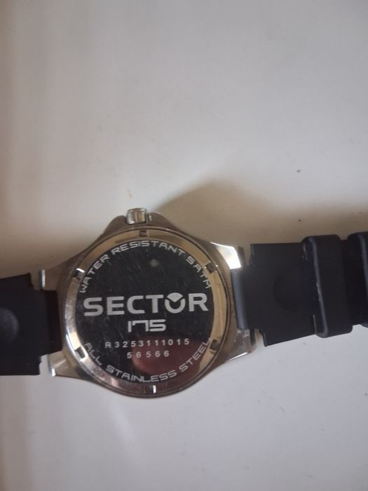 Ceas quart Sector și Omega automatic