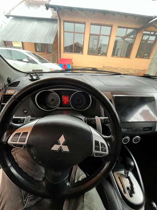 Mitsubishi Outlander 2.4 Benzină 4x4 Automată 7 locuri Piele Trapă RF