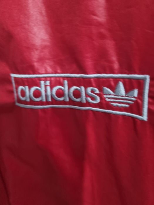 Jacheta adidas firma nou