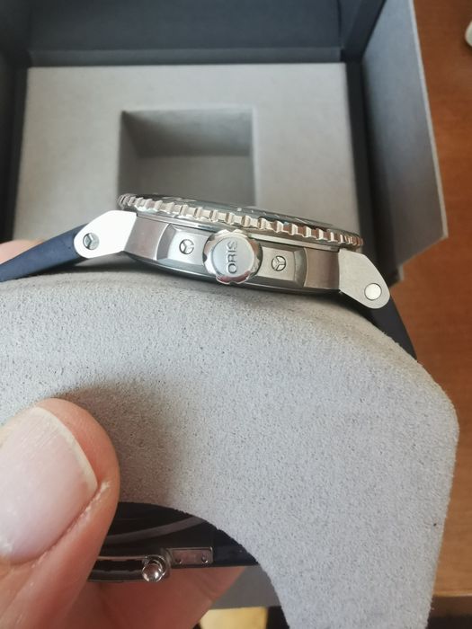 Часовник ORIS AQUIS Date