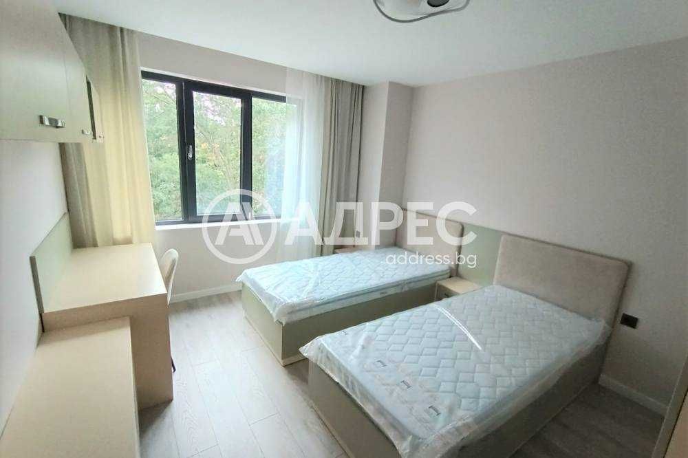 Дава се под наем Тристаен апартамент в Разград, Център - 81 кв.м за 511 € - Снимка #4