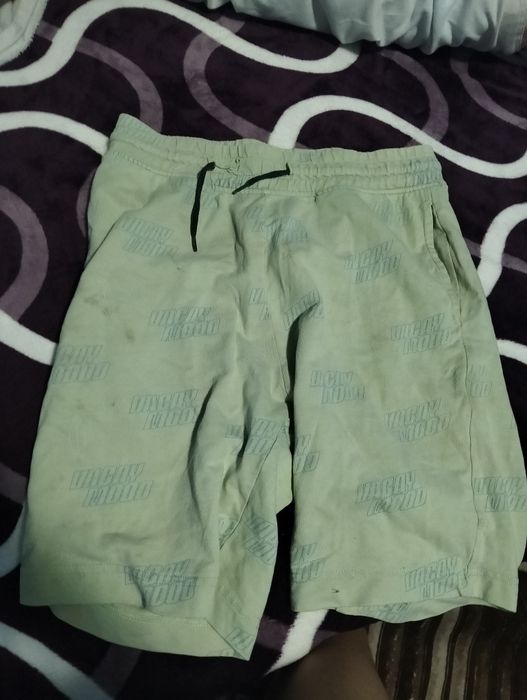 Vând pantaloni scurți bărbați