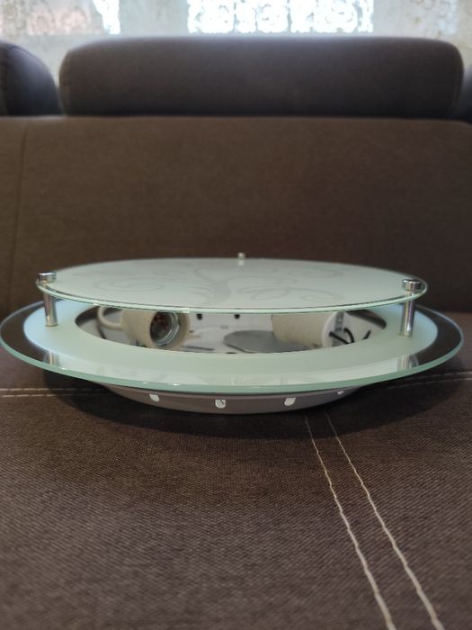 Aplică pentru tavan