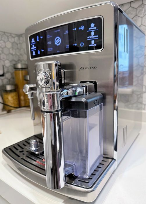Espressor automat Philips Saeco Xelsis Evo HD8944, Dispozitiv spumare, Functie Cappuccino, Rasnita ceramica, Autocuratare, Carafa lapte - Inox